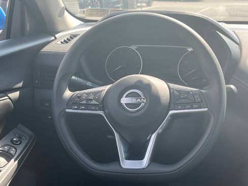 Used 2025 Nissan Sentra SV FWD image 26