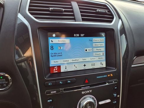 Used 2017 Ford Explorer Platinum image 12