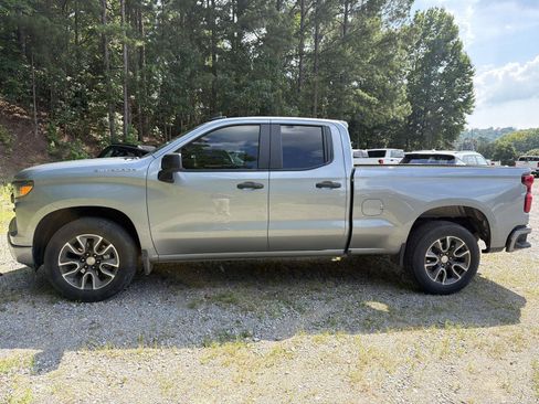 Used 2024 Chevrolet Silverado 1500 Custom RWD image 2