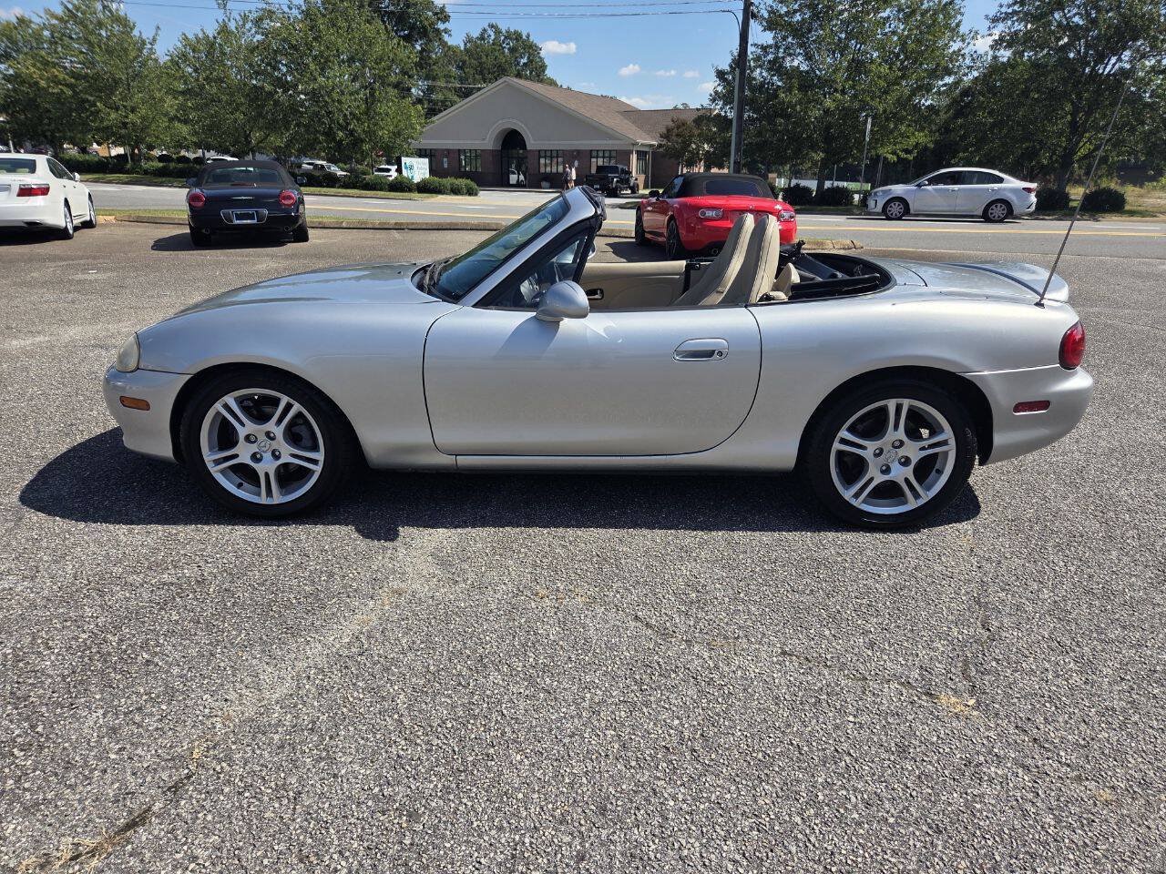 Used 2005 MAZDA MX-5 Miata LS RWD image 3