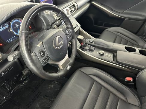 Used 2016 Lexus IS 200t RWD image 9
