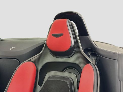 Used 2023 Aston Martin V12 Vantage Roadster RWD image 20