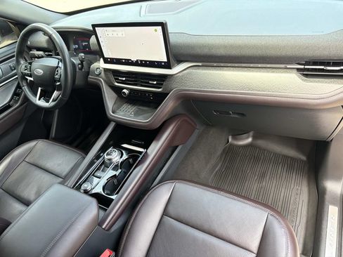 Used 2025 Ford Explorer Platinum RWD image 16