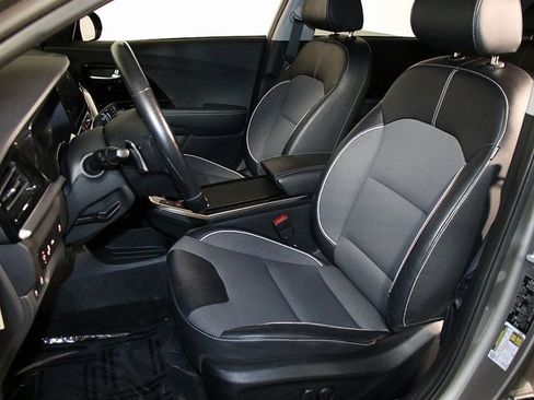 Used 2022 Kia Niro EX w/ Cold Weather Package image 4