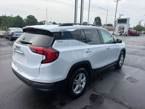Used 2020 GMC Terrain SLE w/ Driver Convenience Package FWD image 4