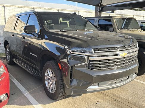 Used 2021 Chevrolet Suburban LT image 2