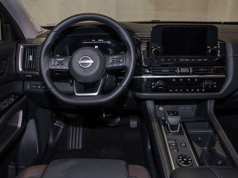 New 2025 Nissan Pathfinder Platinum w/ Lighting Package (N92) image 5