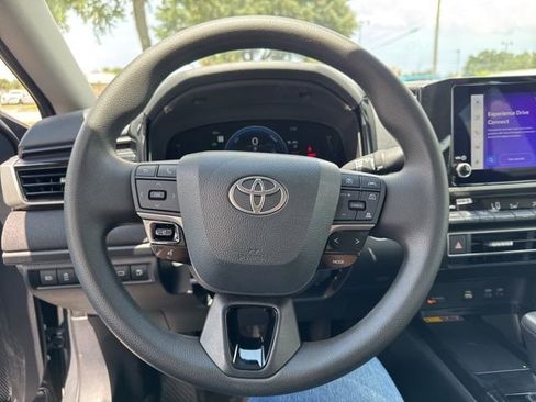 Used 2025 Toyota Camry LE image 32