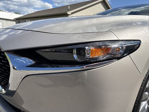 Used 2025 MAZDA MAZDA3 s FWD image 10