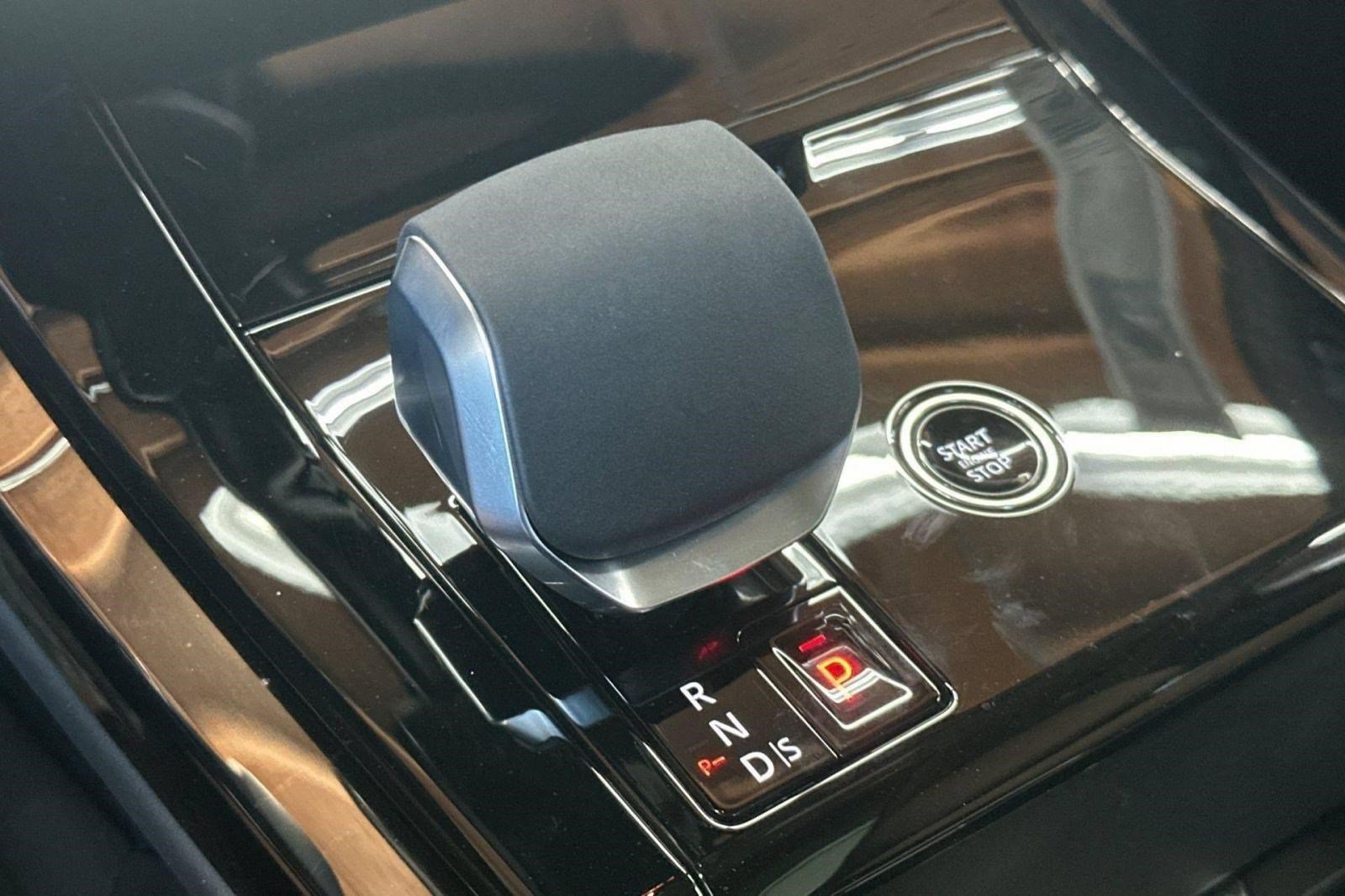 New 2026 Land Rover Range Rover Sport Dynamic SE AWD/4WD image 13