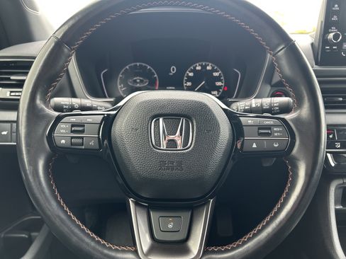 Certified 2025 Honda Pilot TrailSport image 17