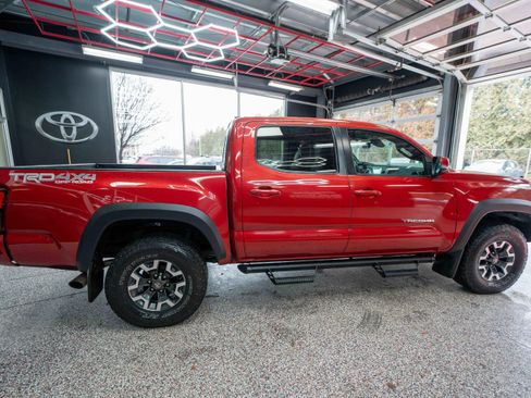 Used 2019 Toyota Tacoma TRD Off-Road image 4