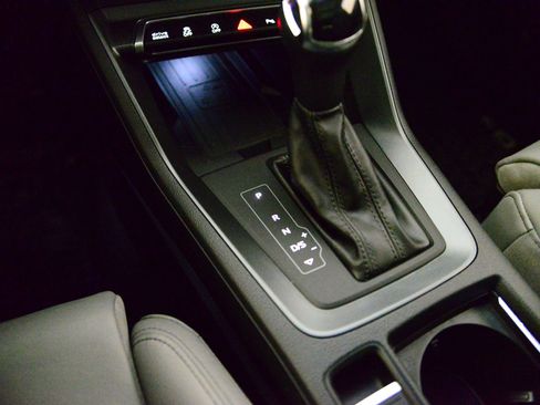 Certified 2025 Audi Q3 2.0T Premium w/ Convenience Package image 15