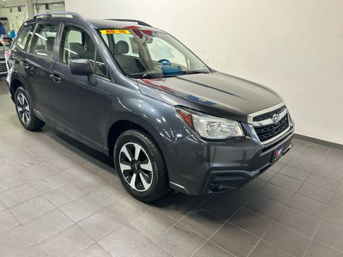 Used 2017 Subaru Forester 2.5i w/ Popular Package #2A AWD/4WD image 2