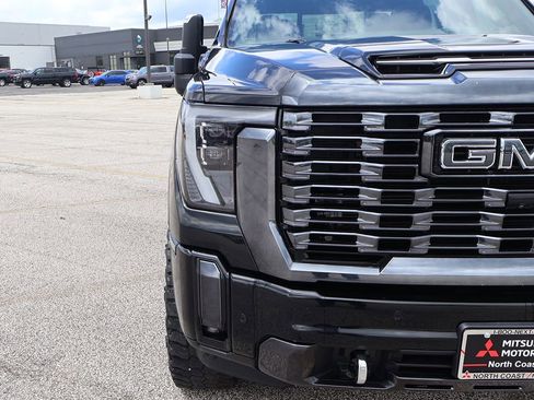 Used 2024 GMC Sierra 3500 Denali Ultimate AWD/4WD image 16