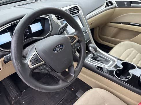 Used 2014 Ford Fusion SE image 10