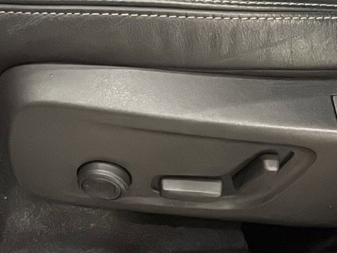 Used 2024 Volvo XC40 B5 Plus w/ Protection Package Premier image 23