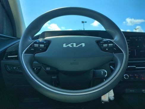 Used 2025 Kia Niro LX FWD image 22