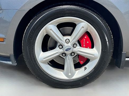 Used 2010 Ford Mustang GT RWD image 28
