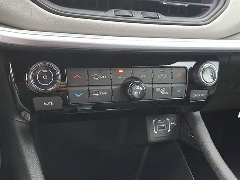 New 2026 Jeep Compass Limited image 12