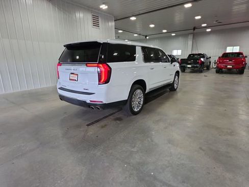 Used 2025 GMC Yukon XL Denali AWD/4WD image 8