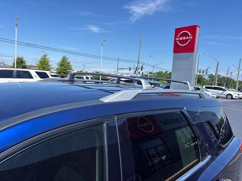 Used 2022 Nissan Pathfinder SL FWD image 14
