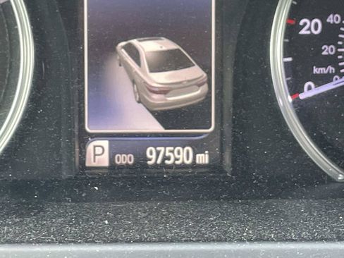 Used 2016 Toyota Camry SE w/ Moonroof Package FWD image 12