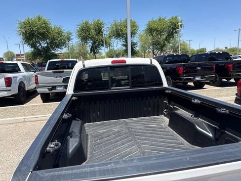 Used 2020 Toyota Tacoma SR5 AWD/4WD image 23