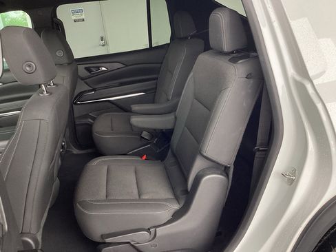Used 2024 Chevrolet Traverse LT FWD image 14