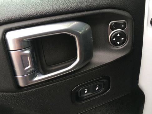Used 2024 Jeep Wrangler Unlimited Sahara AWD/4WD image 22