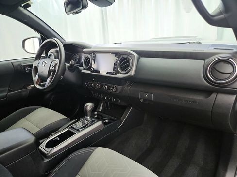 Used 2020 Toyota Tacoma TRD Sport w/ Technology Package AWD/4WD image 26