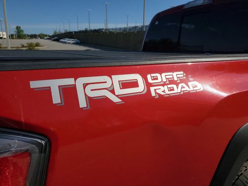 Used 2022 Toyota Tacoma TRD Off-Road w/ Technology Package image 7