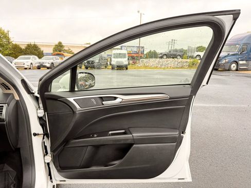 Used 2018 Ford Fusion SE w/ Equipment Group 602A FWD image 22
