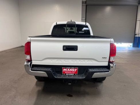 Used 2017 Toyota Tacoma SR5 image 4
