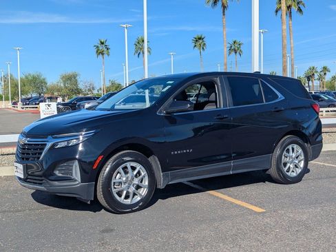 Used 2024 Chevrolet Equinox LT image 2