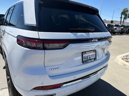Used 2023 Jeep Grand Cherokee Overland AWD/4WD image 13