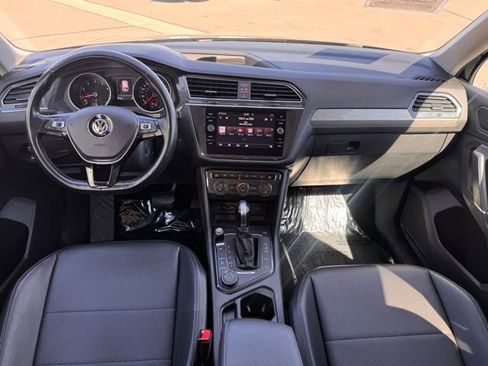 Used 2018 Volkswagen Tiguan SE image 2