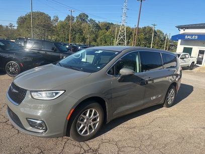 Used 2023 Chrysler Pacifica Touring-L