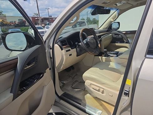 Used 2017 Lexus LX 570 4WD w/ Luxury Package image 11