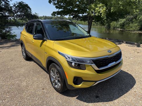 Used 2021 Kia Seltos S AWD/4WD image 1
