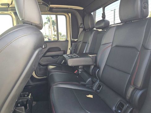 Used 2020 Jeep Gladiator Rubicon AWD/4WD image 17