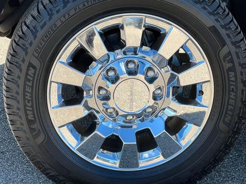 Used 2019 GMC Sierra 2500 Denali w/ Duramax Plus Package AWD/4WD image 10