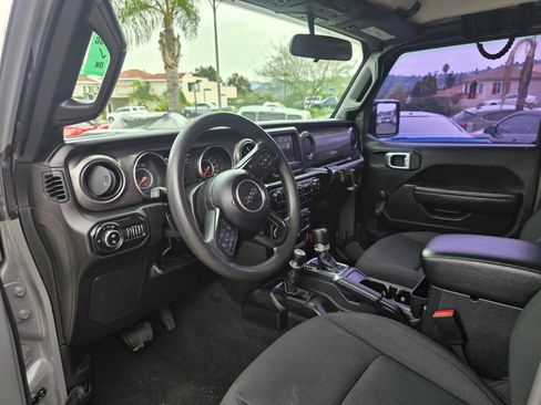 Used 2022 Jeep Gladiator Sport image 13