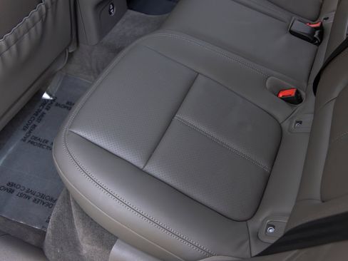 Certified 2026 Porsche Macan AWD/4WD image 44