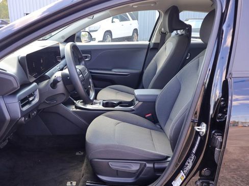 Used 2025 Kia K4 FWD image 7