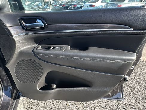 Used 2019 Jeep Grand Cherokee Overland image 19