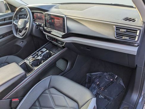 Certified 2025 Volkswagen Atlas Peak Edition SE AWD/4WD image 12