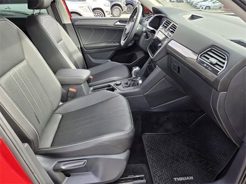 Used 2022 Volkswagen Tiguan SE image 20