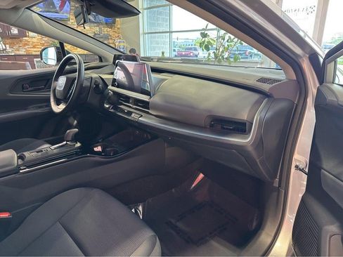 Used 2025 Toyota Prius LE FWD image 30