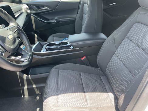 Used 2025 Chevrolet Equinox LT FWD image 23